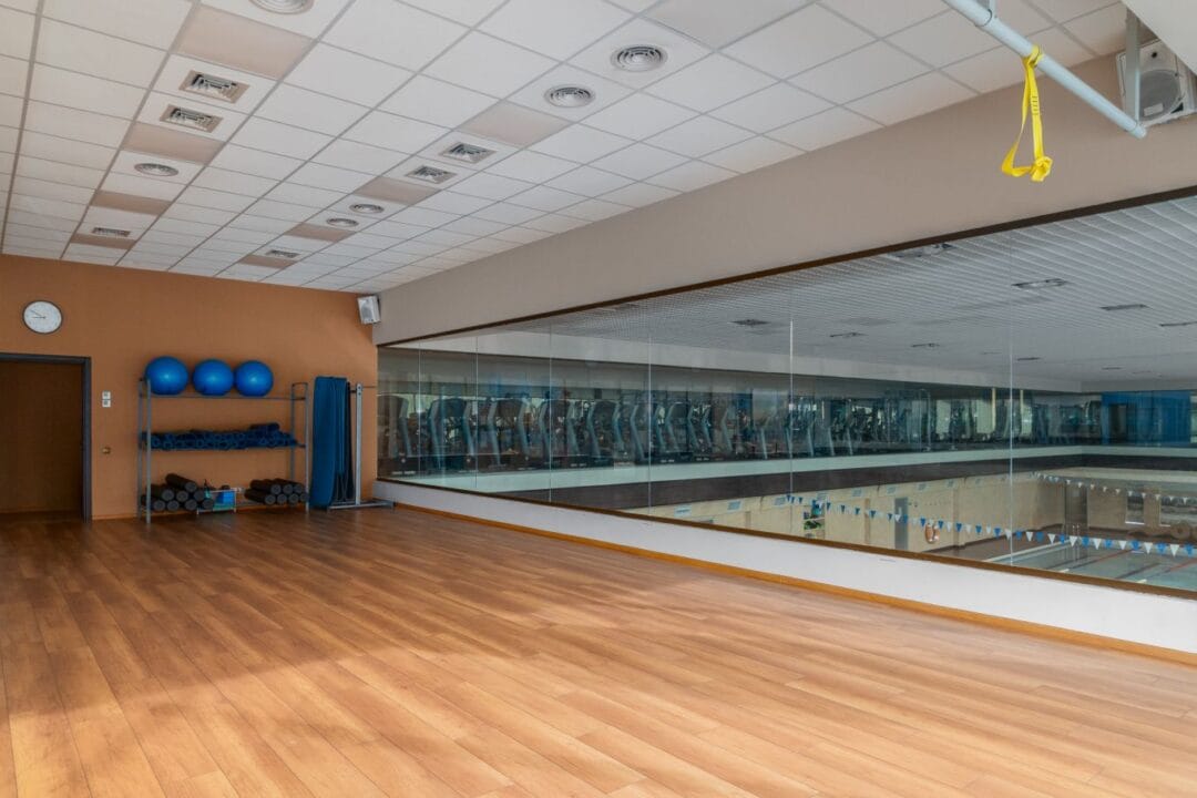 Сучасний фітнес-центр Misto у Харкові